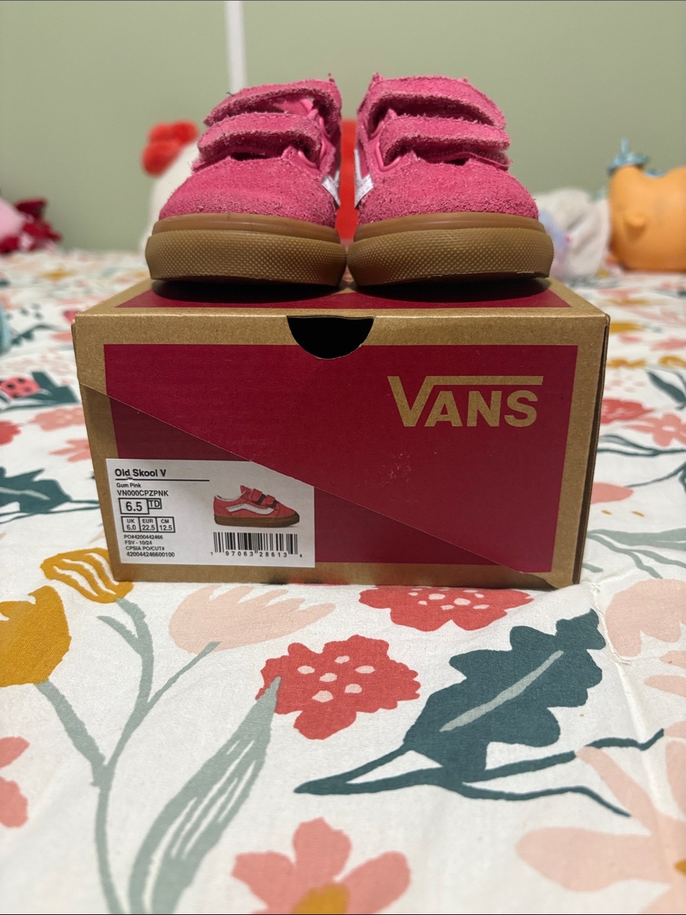 Vans Kids Old Skool V Sneakers - Magenta Suede with Brown Gum Sole